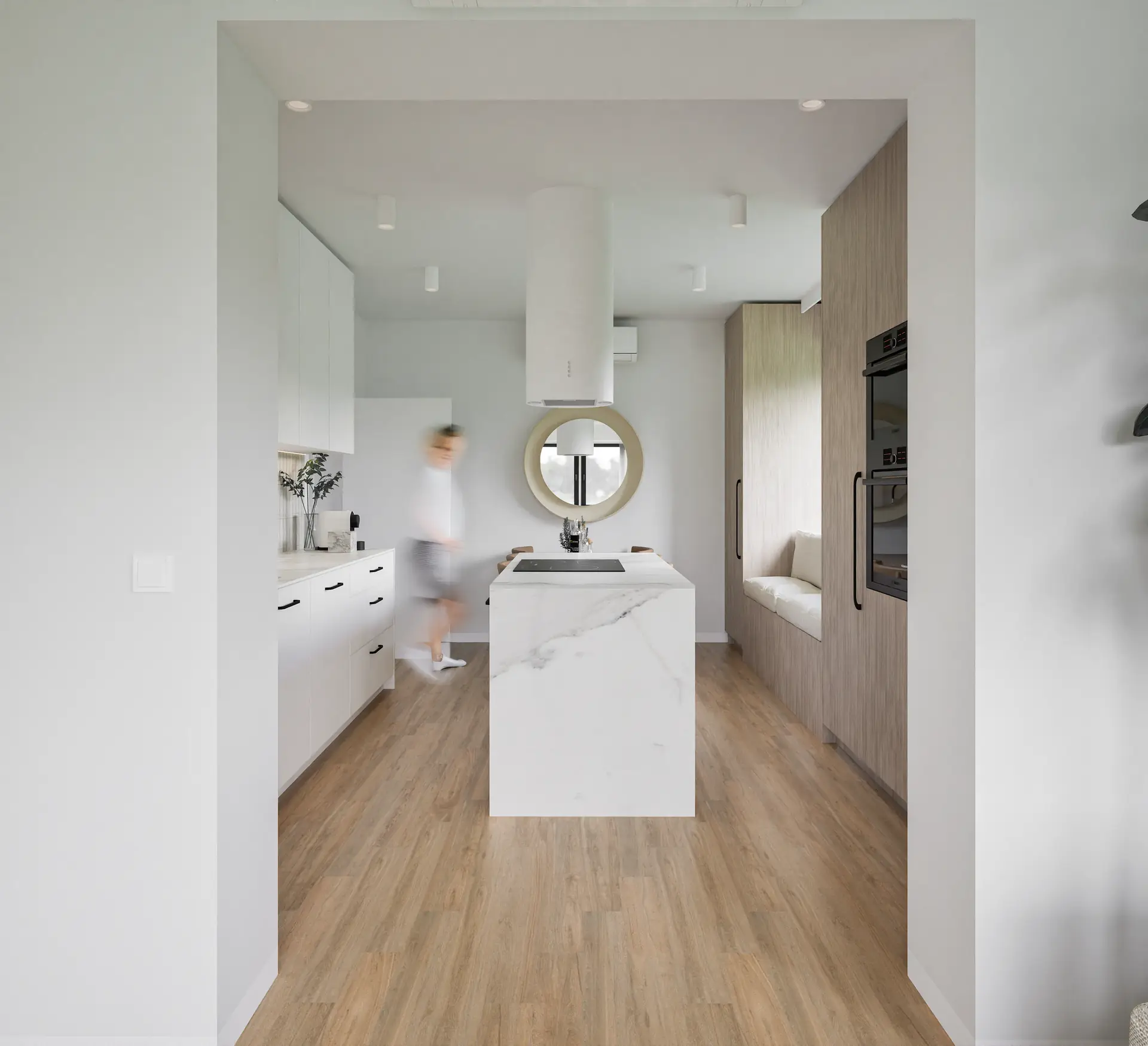 Bathroom with large-format tiling